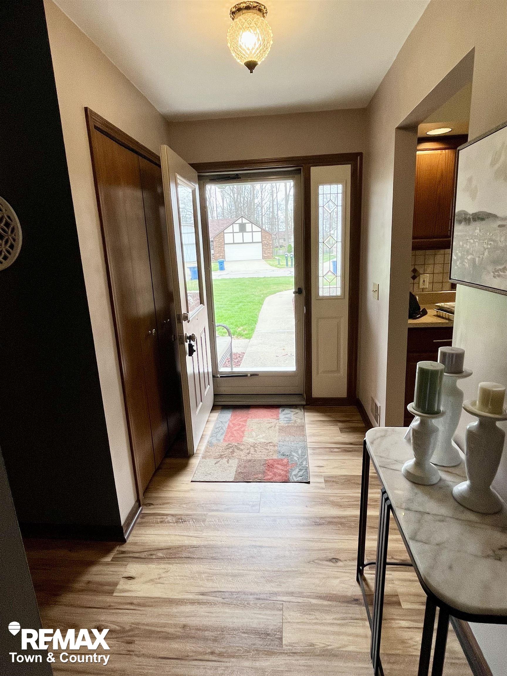 6112 Oak Creek Drive