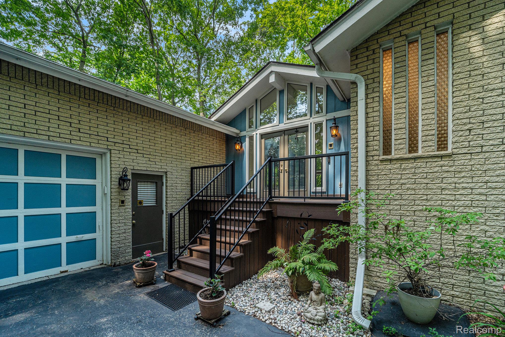 4729 Curtis Lane