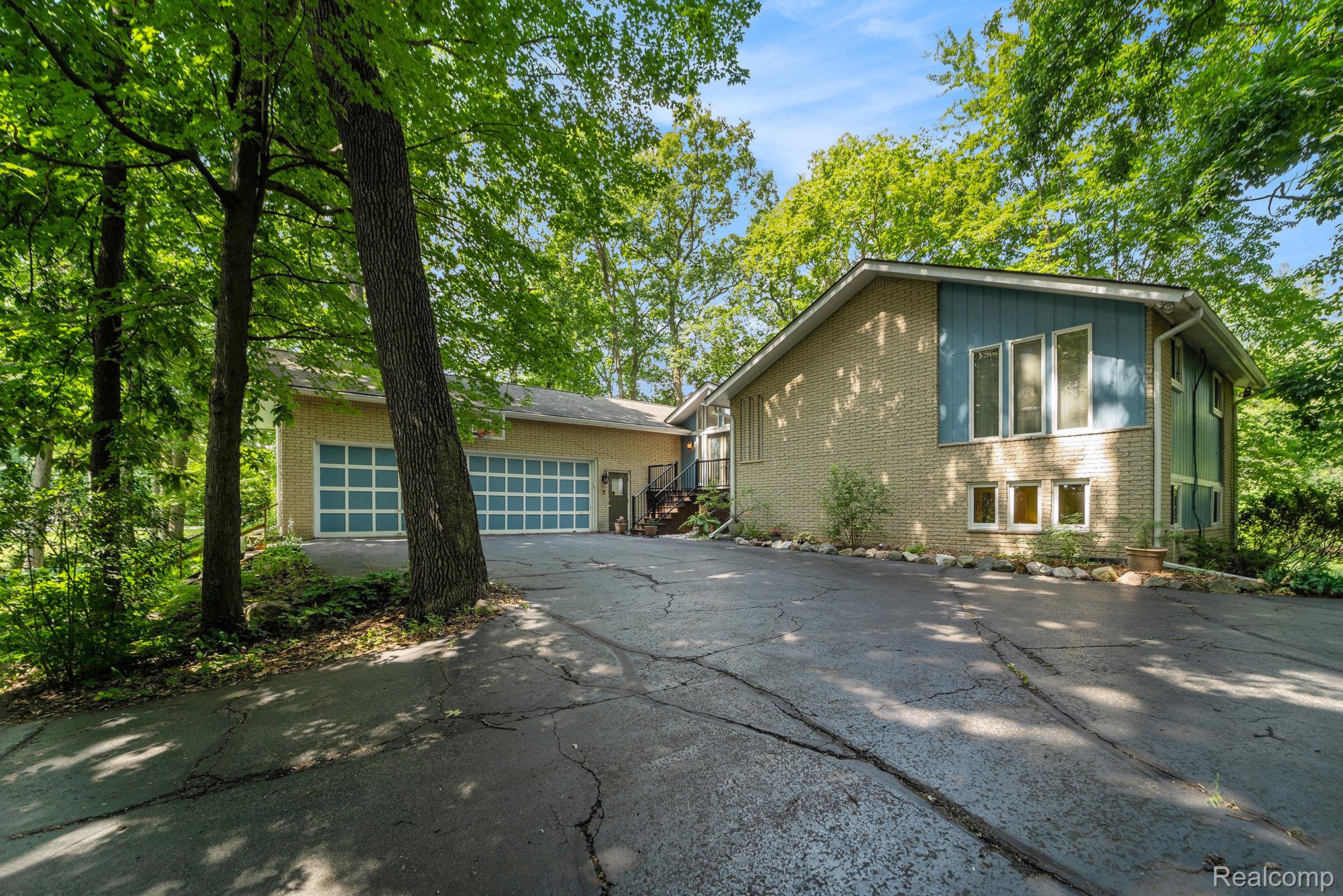 4729 Curtis Lane