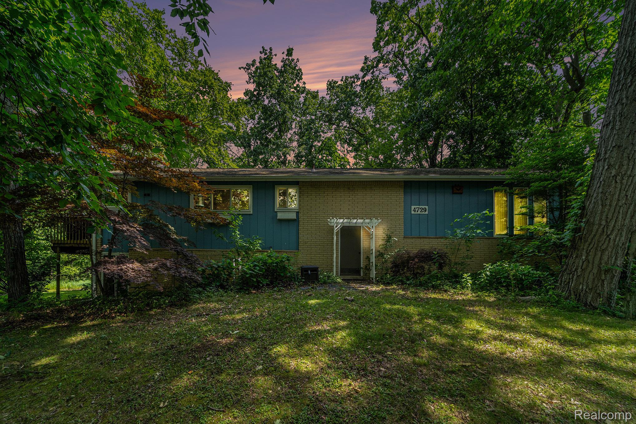 4729 Curtis Lane