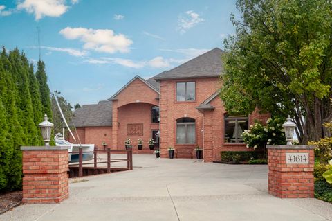 41614 Conger Bay Street Harrison Charter Township MI 48045