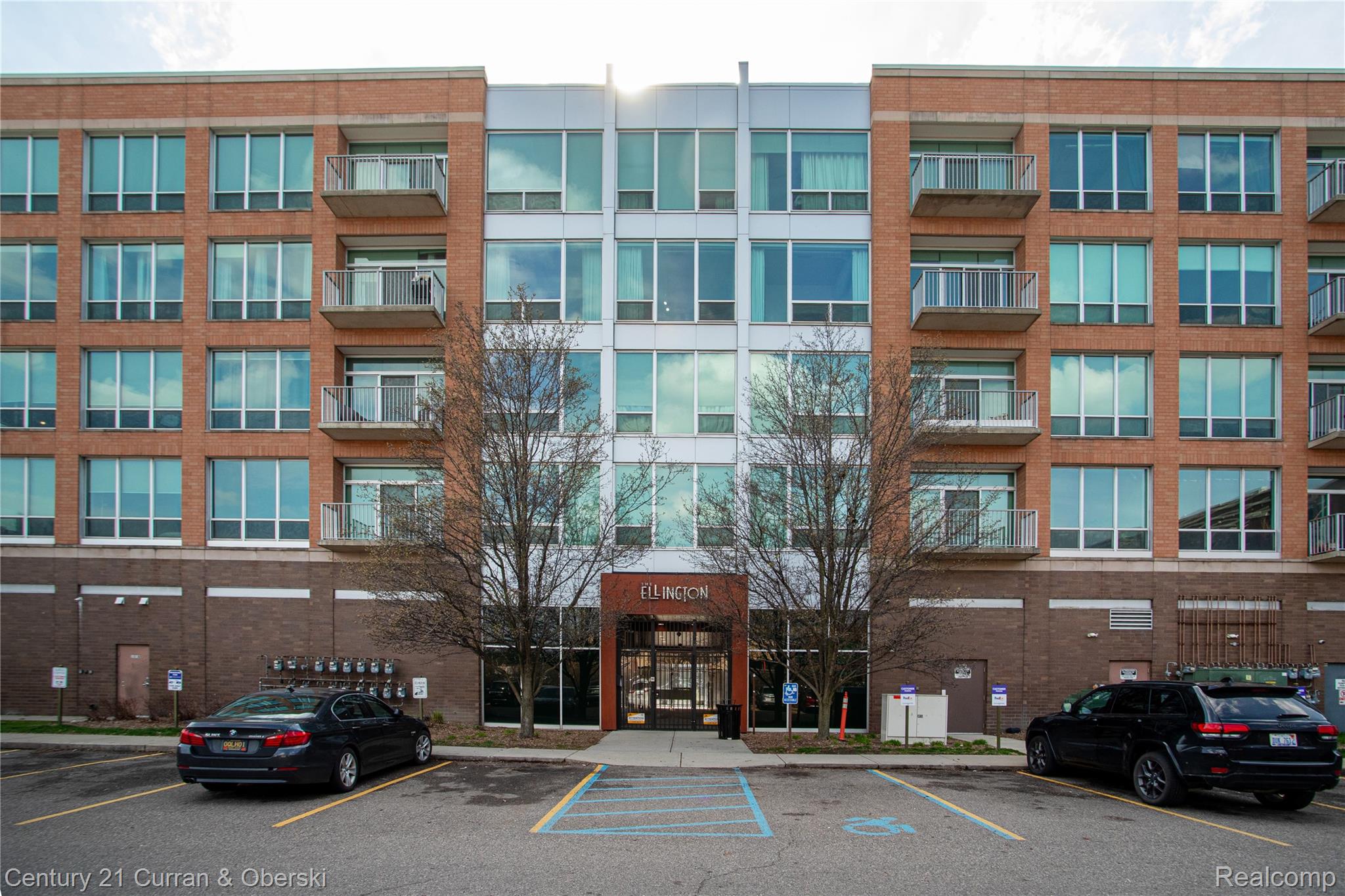 3670 Woodward Avenue 303