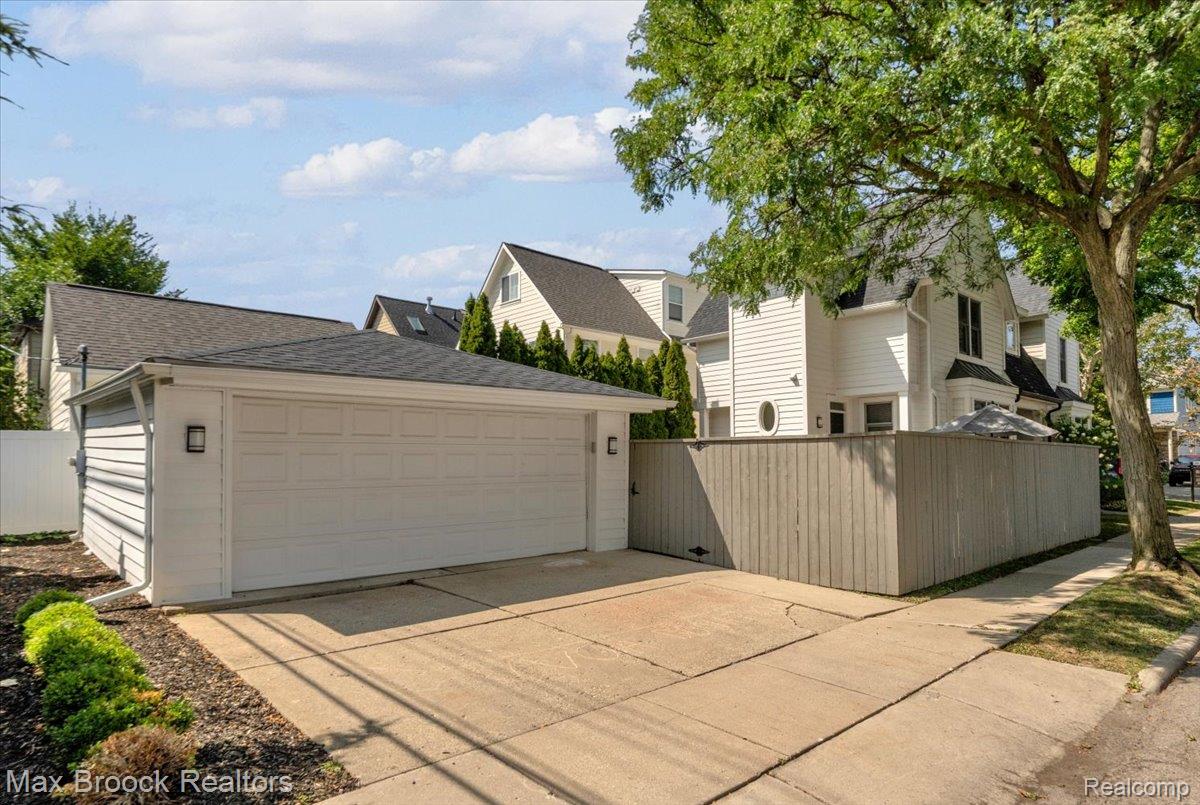 1080 Bennaville Avenue