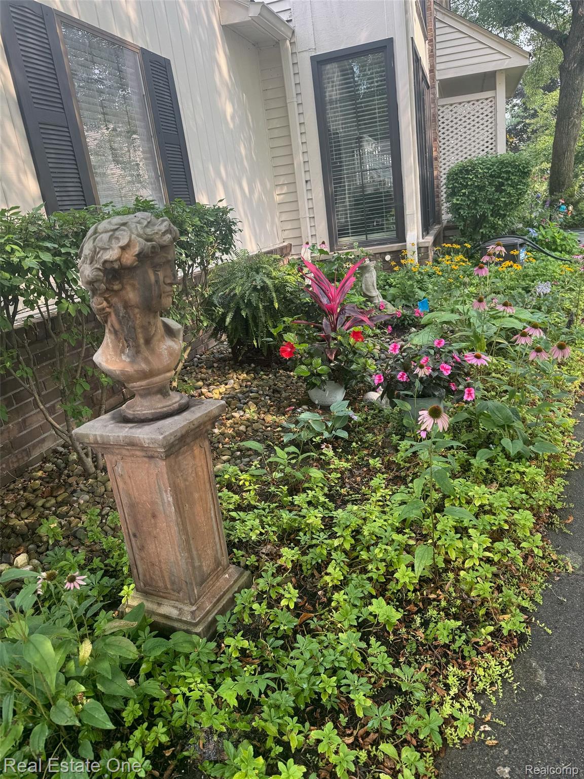 7174 Creeks Crossing