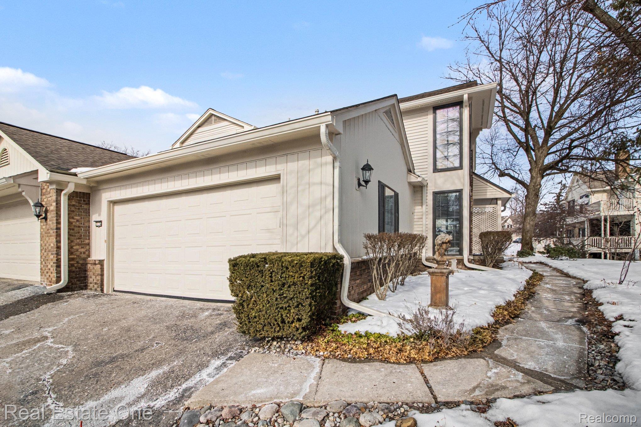 7174 Creeks Crossing