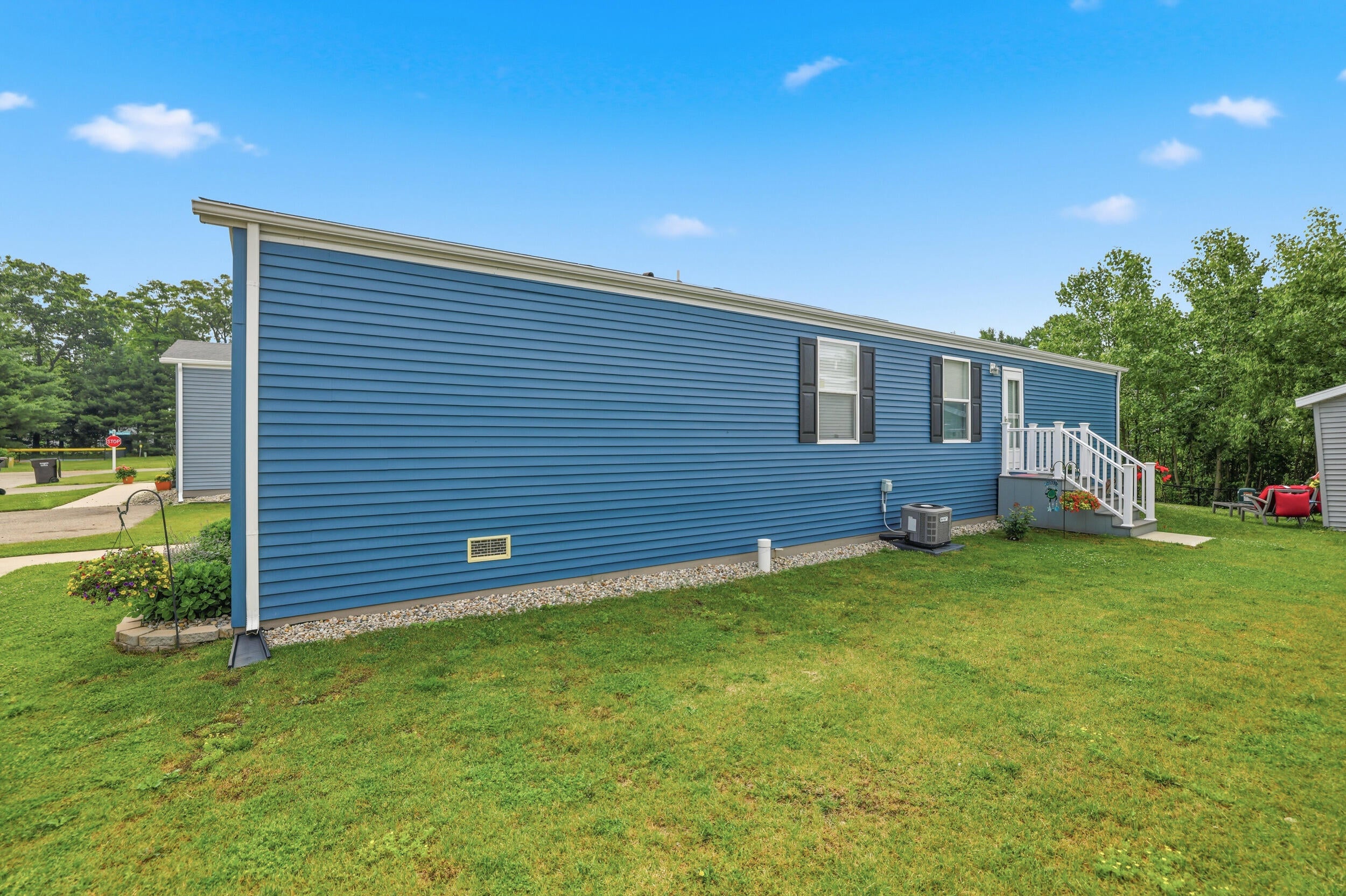 11935 Farmview