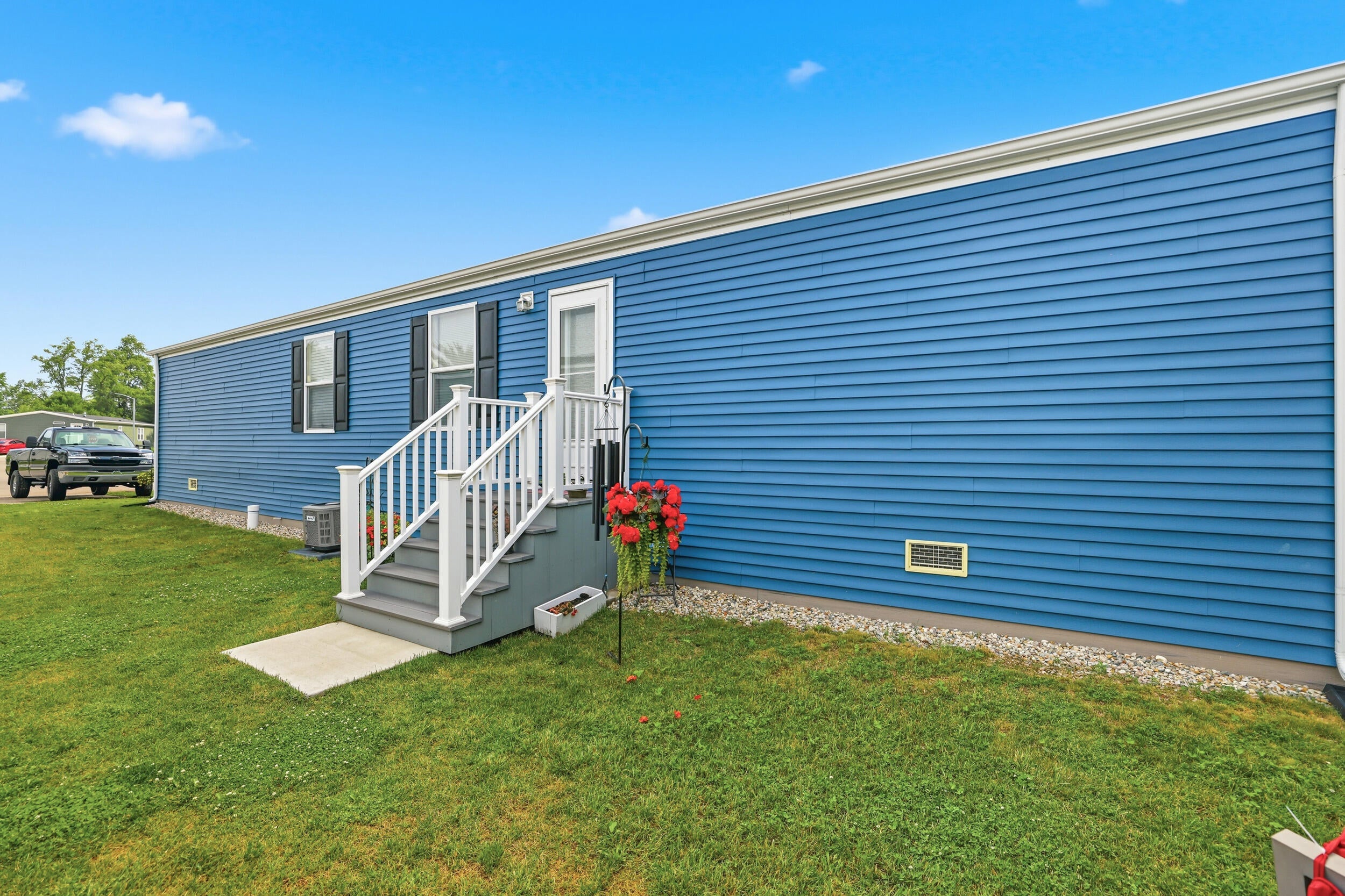 11935 Farmview