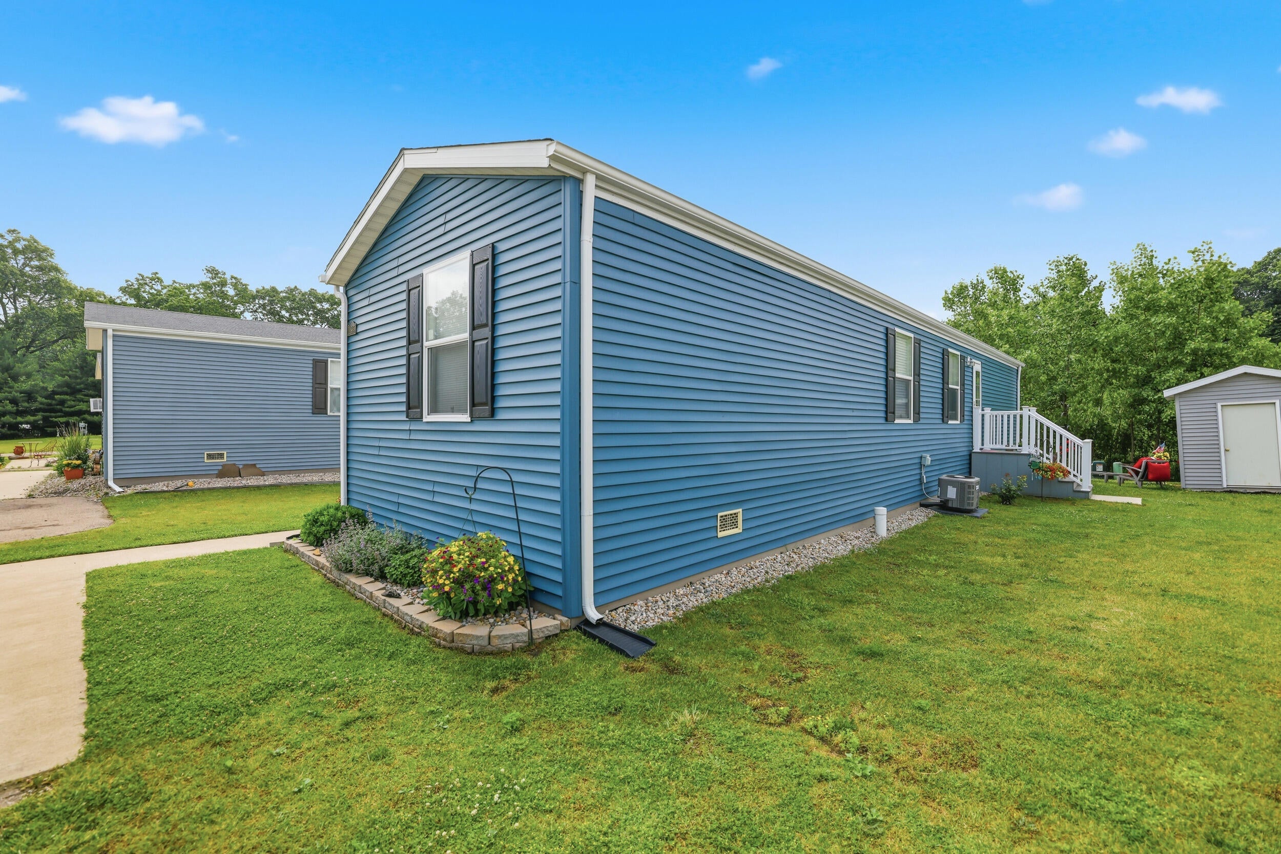 11935 Farmview