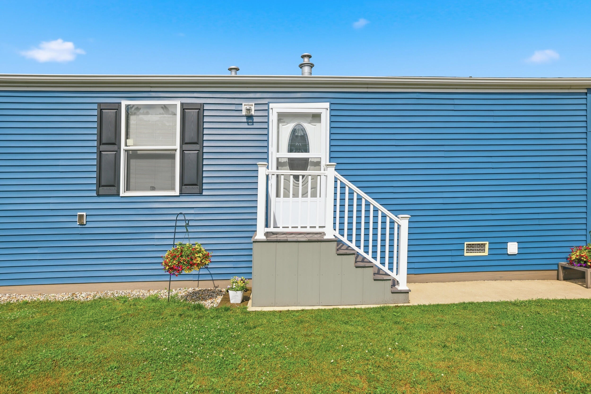 11935 Farmview