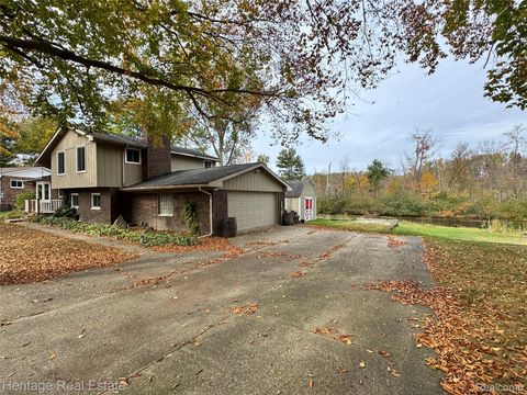 5021 PAULA Avenue Independence Charter Township MI 48346