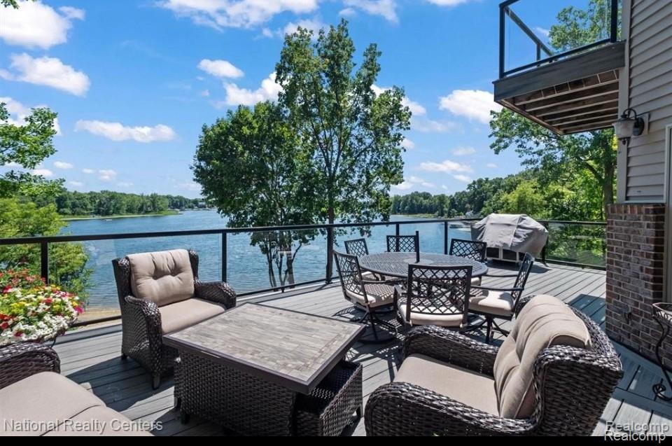 5619 Lakeview Boulevard