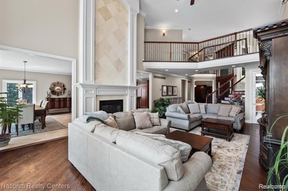 5619 Lakeview Boulevard