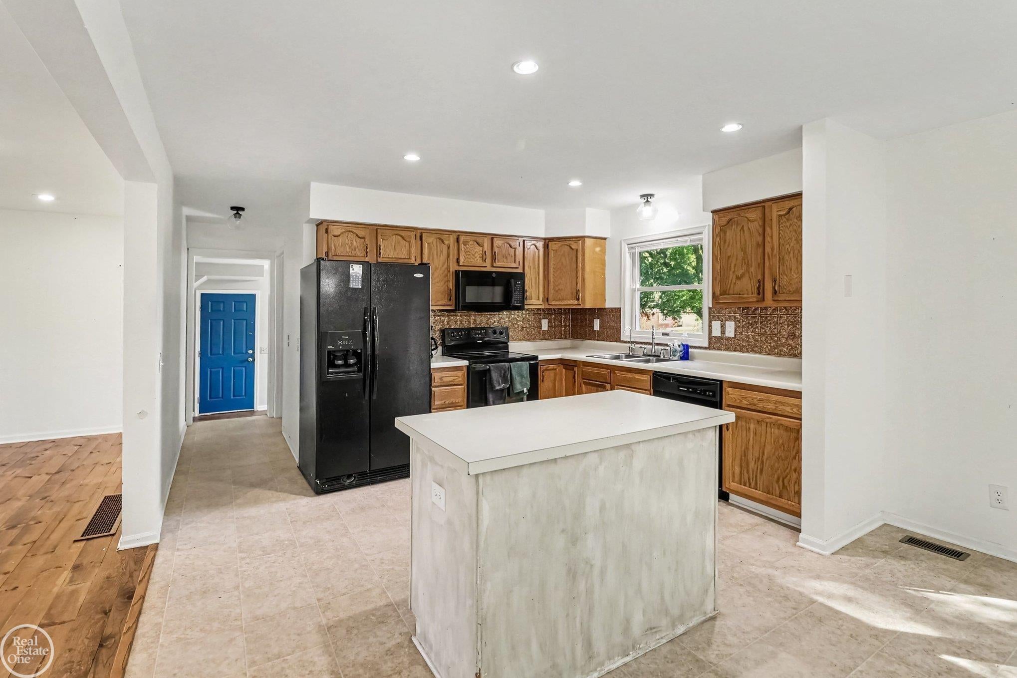 1090 Thayer Road
