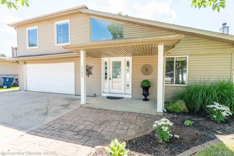 1700 MADDY Lane Keego Harbor City MI 48320