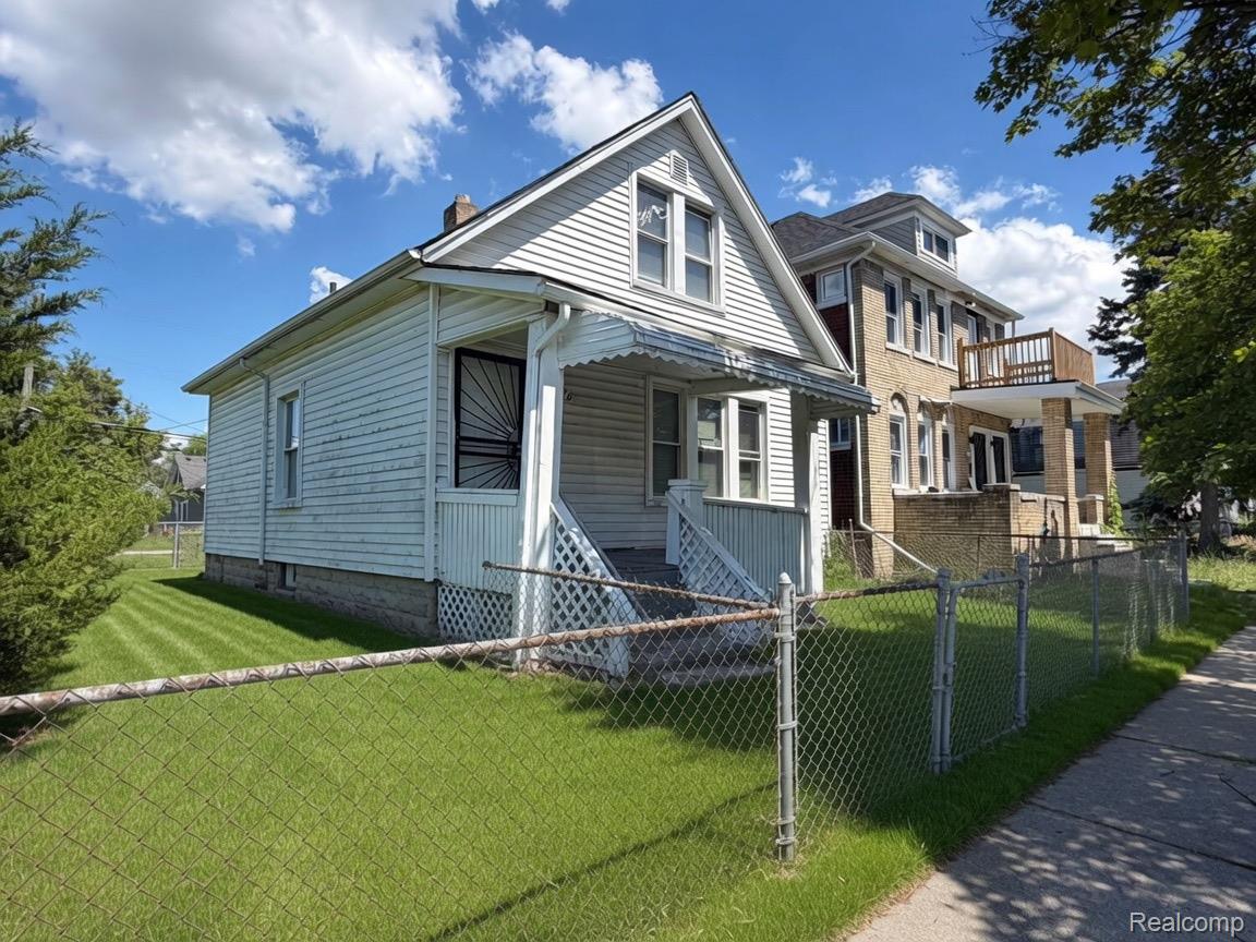 9628 PETOSKEY Avenue