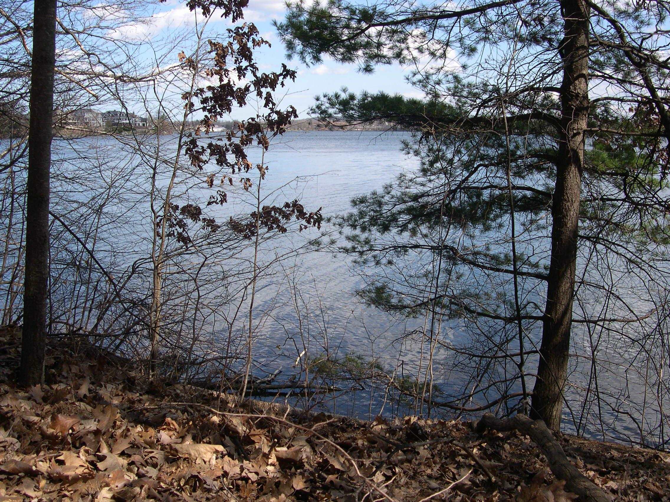 1589 Edgewater Ridge