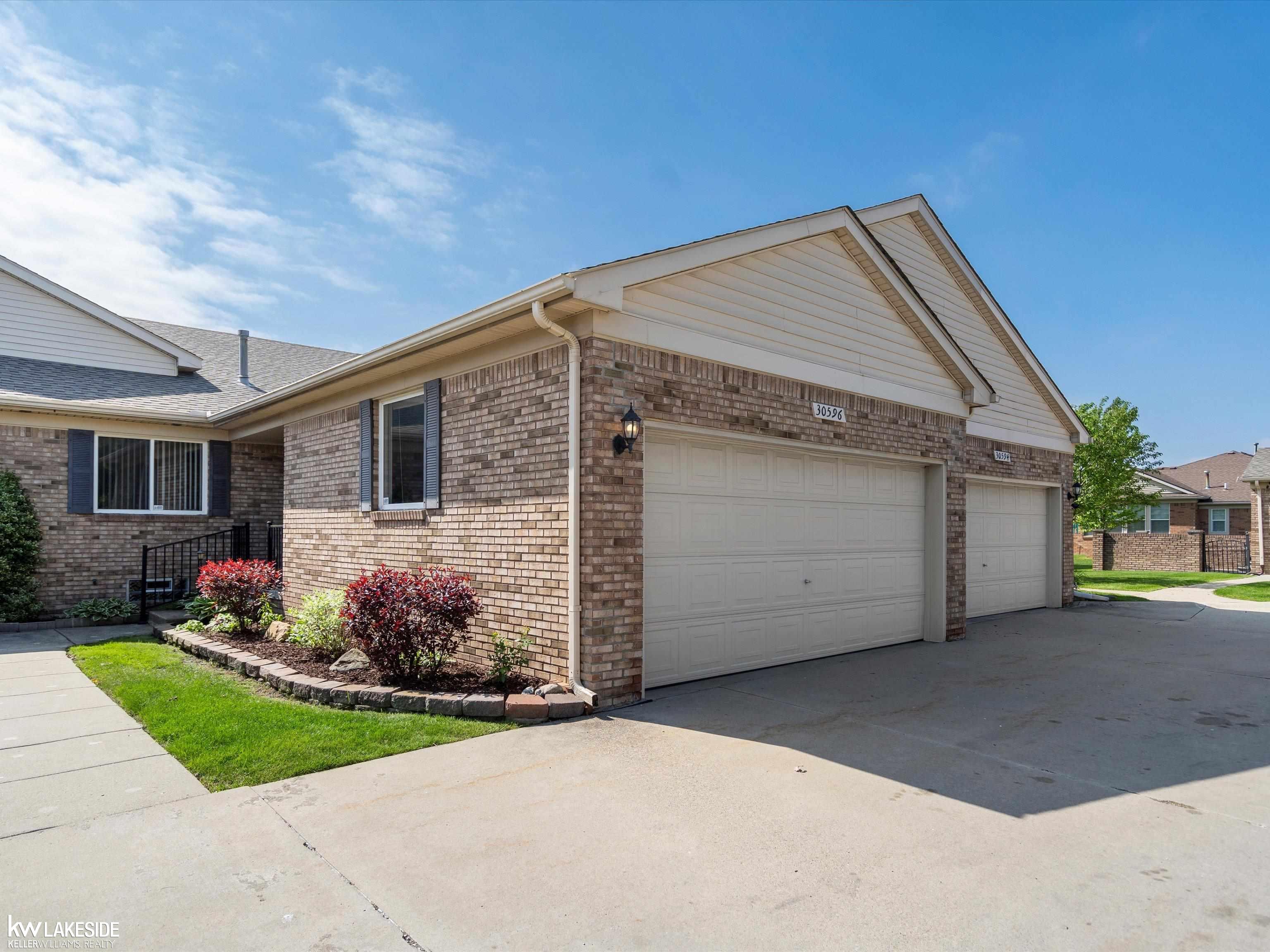 30596 VICTORIA Court