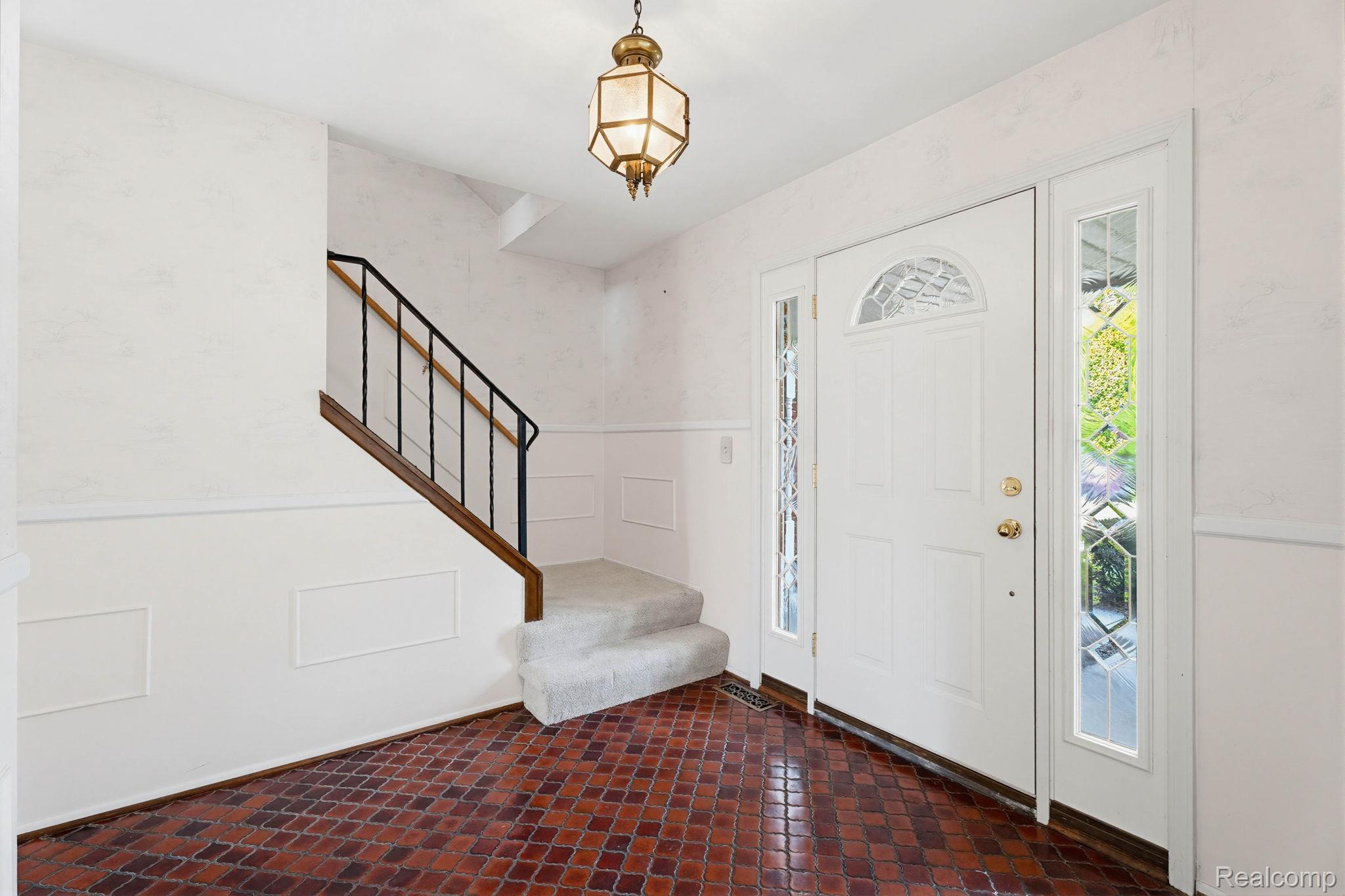 16299 Edgewood Drive