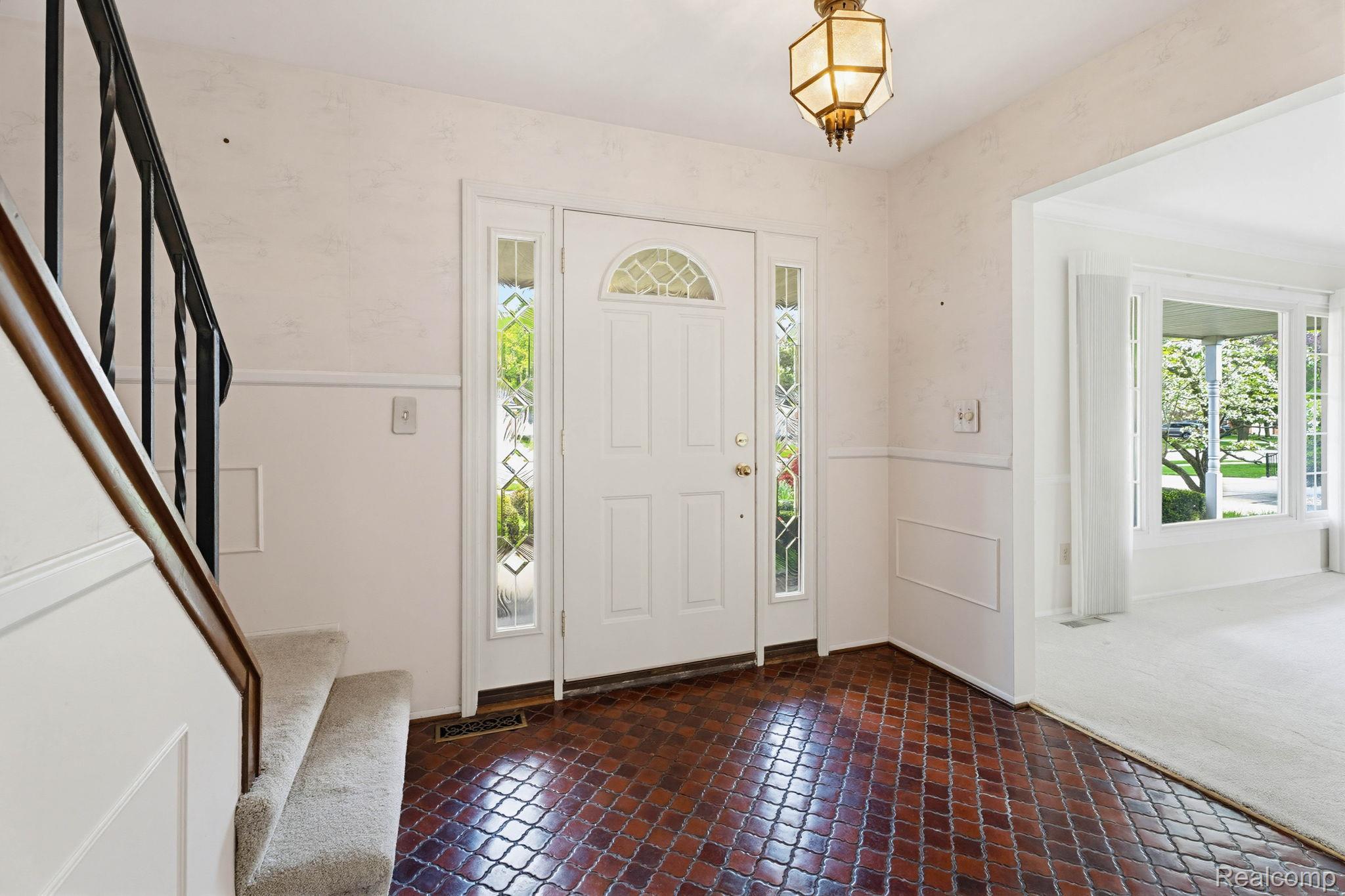 16299 Edgewood Drive