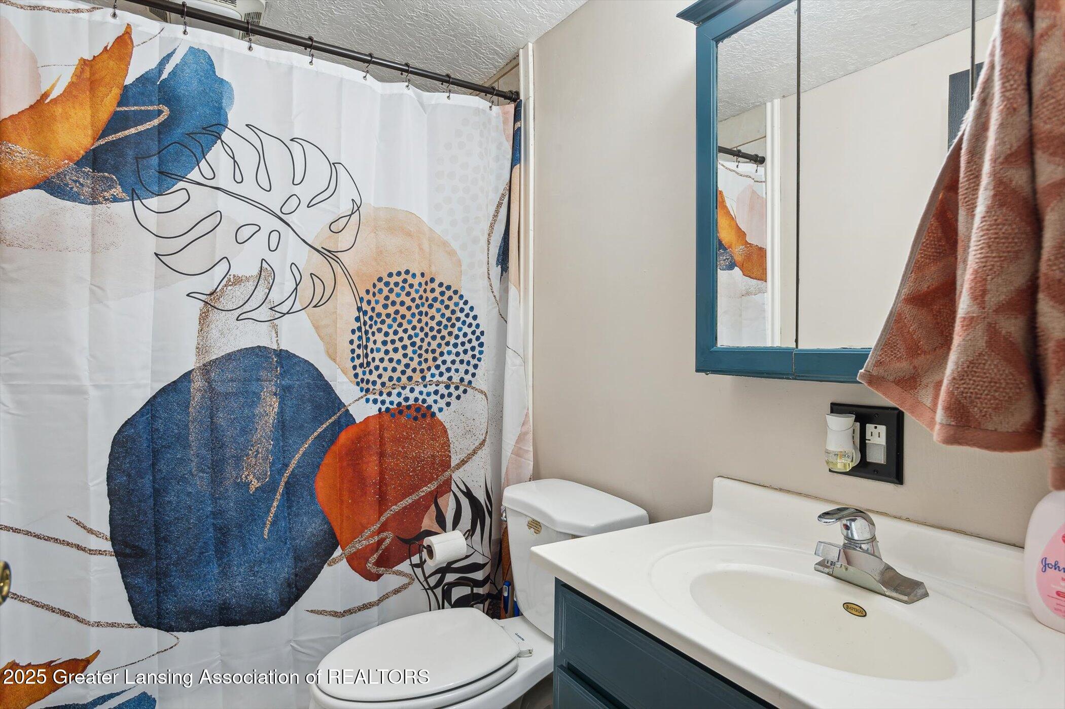 Lansing City, Michigan 48910, United States, 3 Bedrooms Bedrooms, ,1 BathroomBathrooms,Residential,Pending,139576