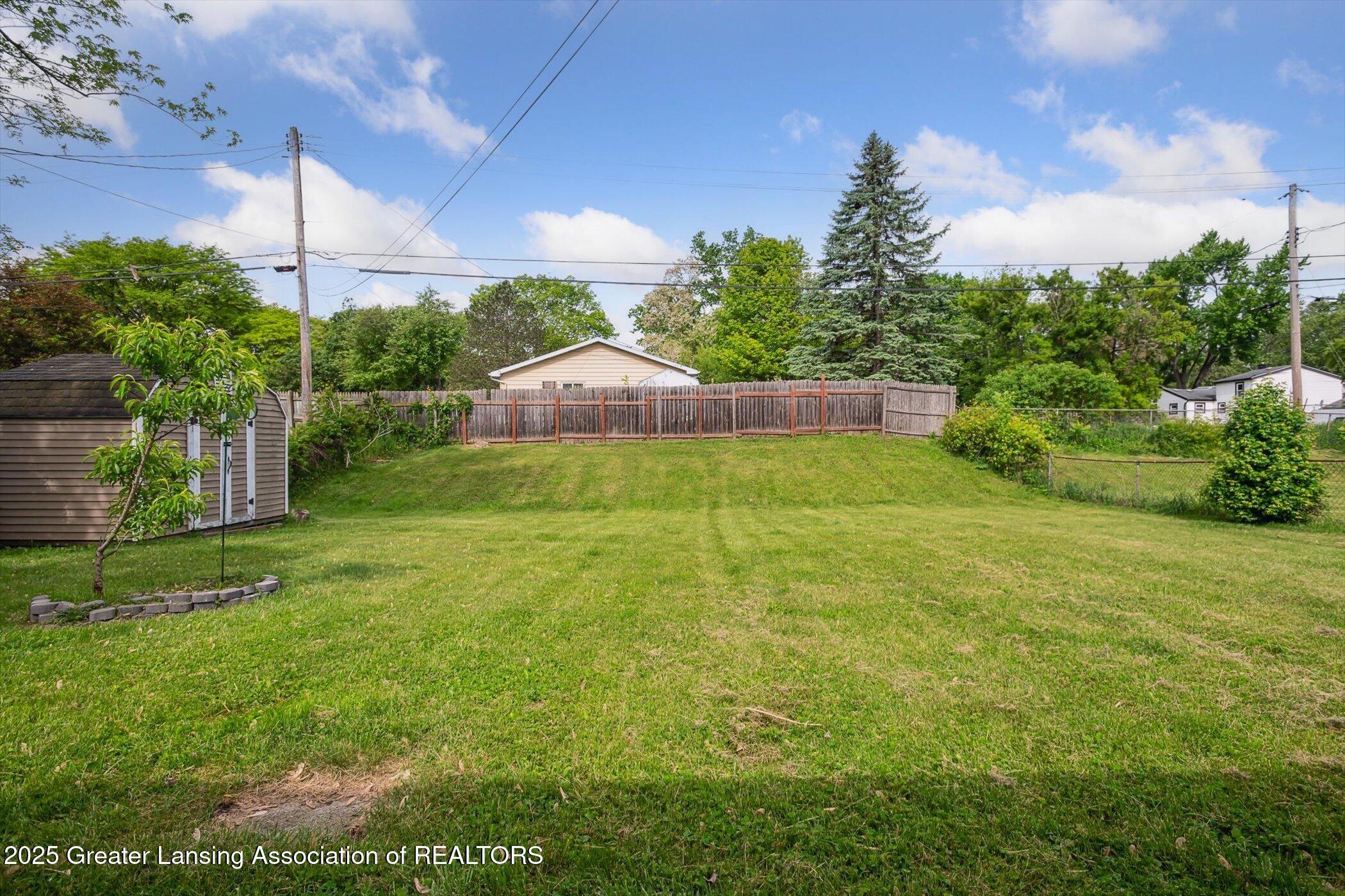 Lansing City, Michigan 48910, United States, 3 Bedrooms Bedrooms, ,1 BathroomBathrooms,Residential,Pending,139576