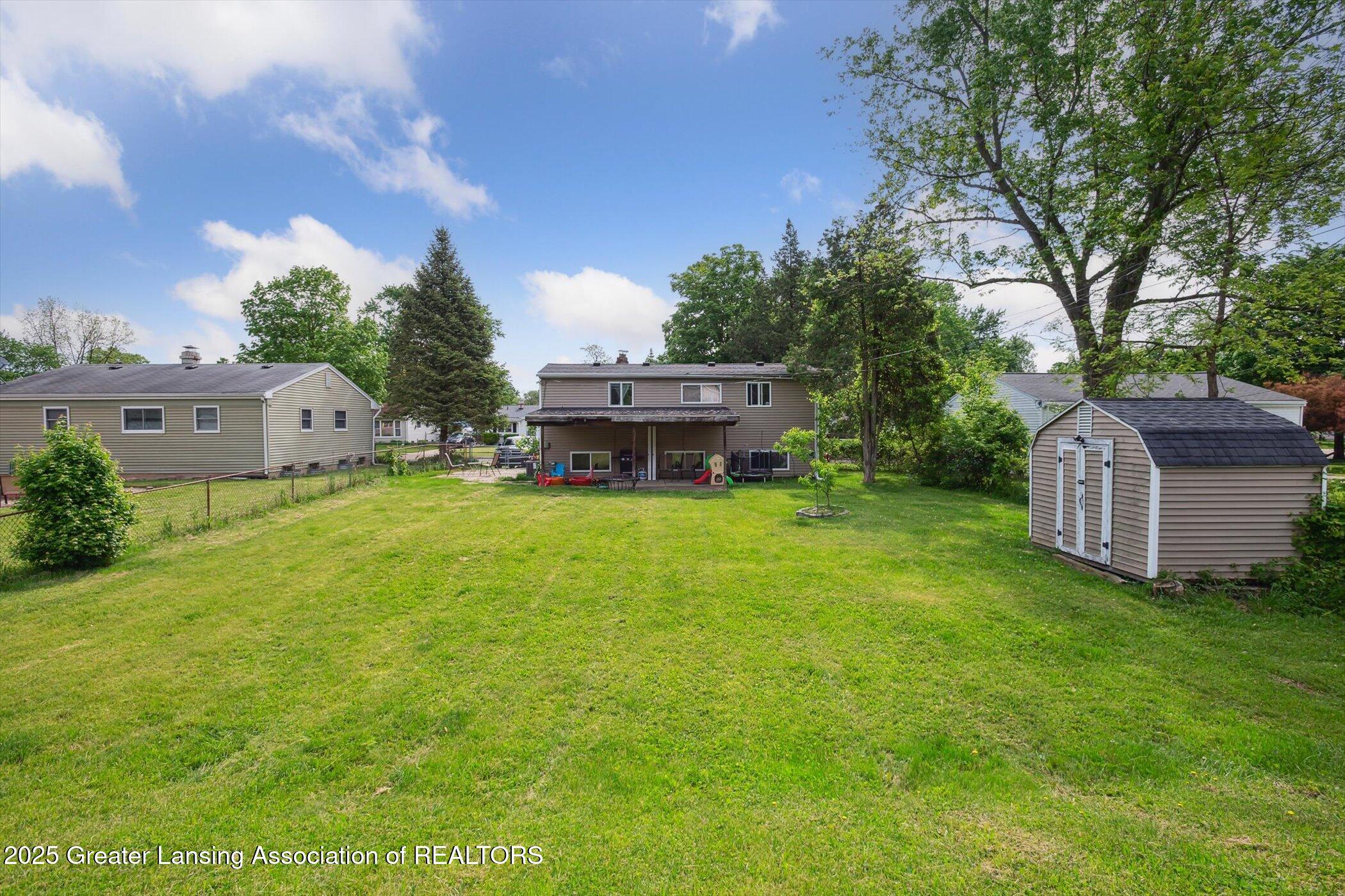 Lansing City, Michigan 48910, United States, 3 Bedrooms Bedrooms, ,1 BathroomBathrooms,Residential,Pending,139576