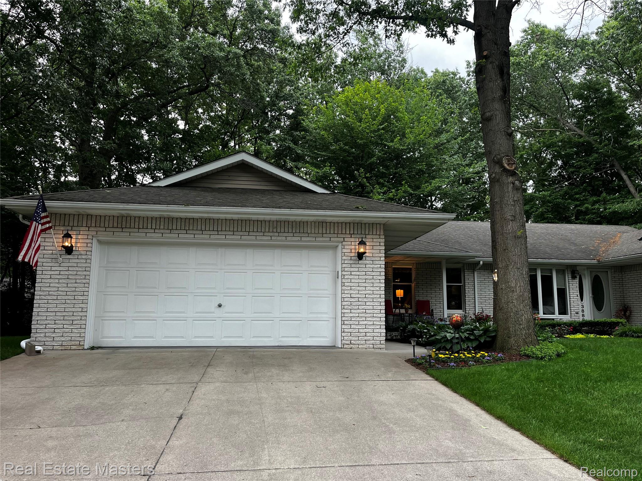 3880 BUTTERNUT Court 2