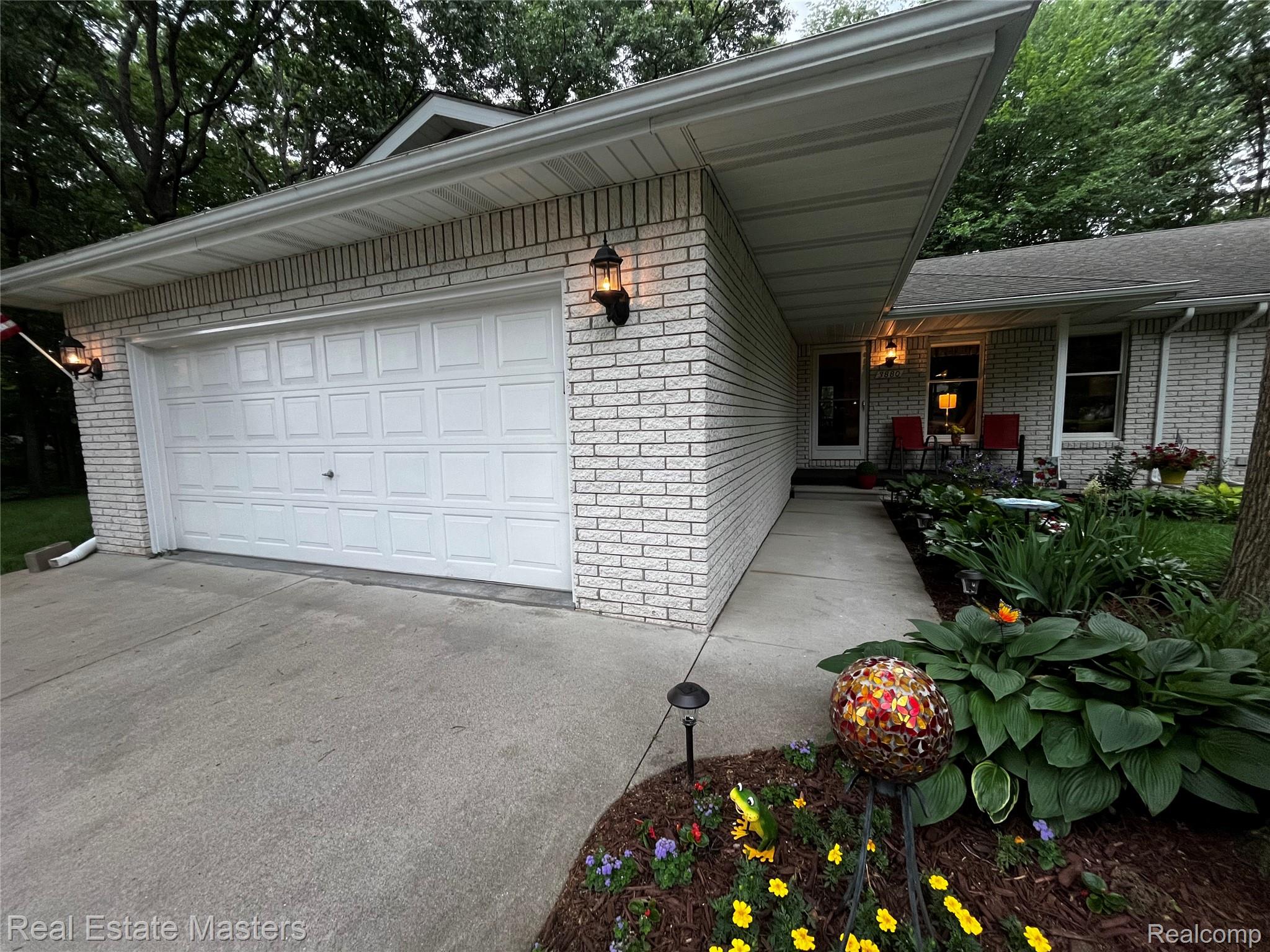 3880 BUTTERNUT Court 2