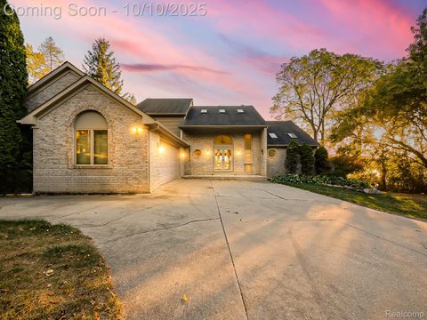 Photo of 4437 Dora Lane, Lake Orion Village, MI 48359 (MLS # 20251041723)