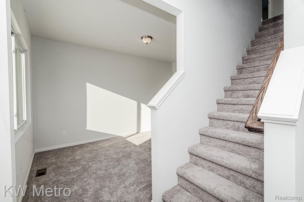 002 Oak Street