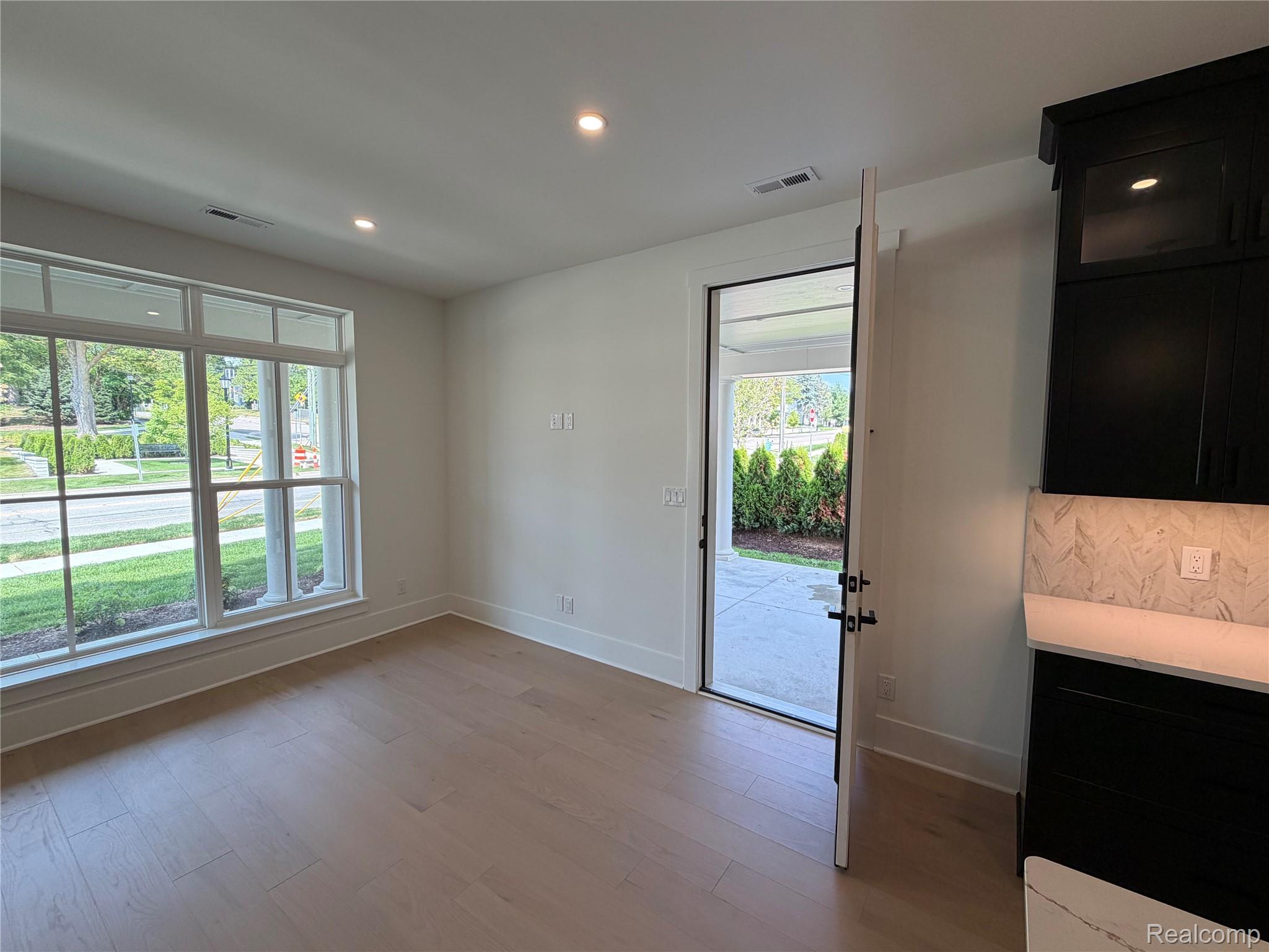 401 S Center Street 32