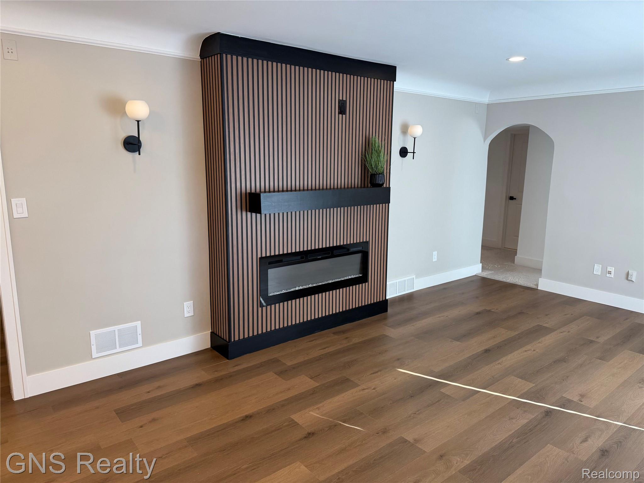 1143 E Harwood Avenue