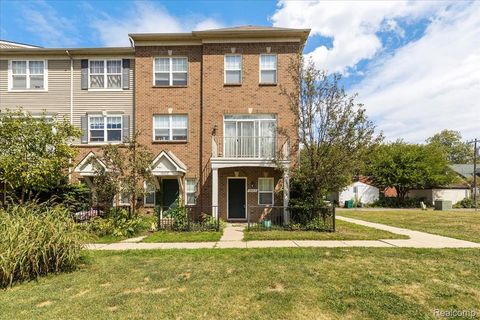 1048 Lakepointe Street F Grosse Pointe City MI 48230