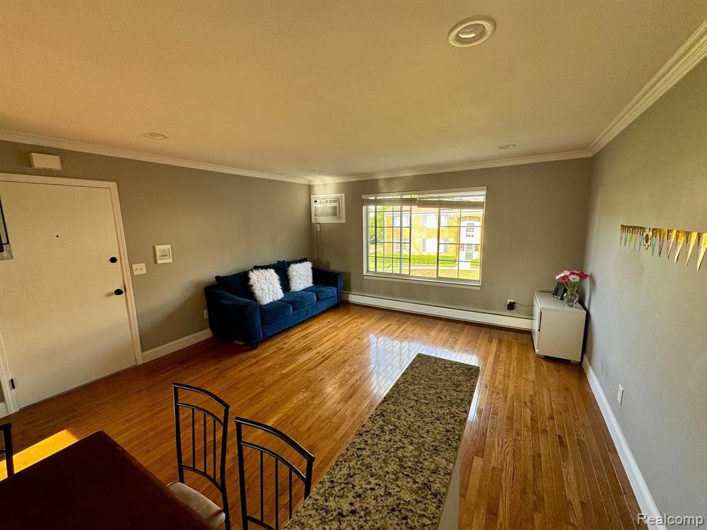 433 MILLER Avenue 203