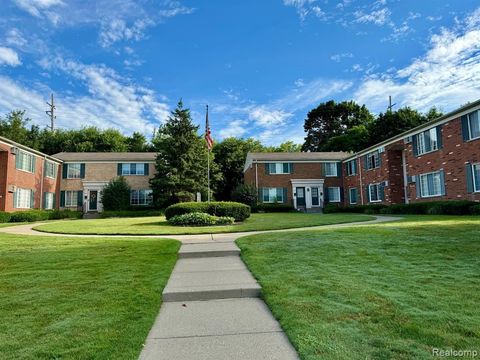 433 MILLER Avenue 203 Rochester City Oakland MI 48307