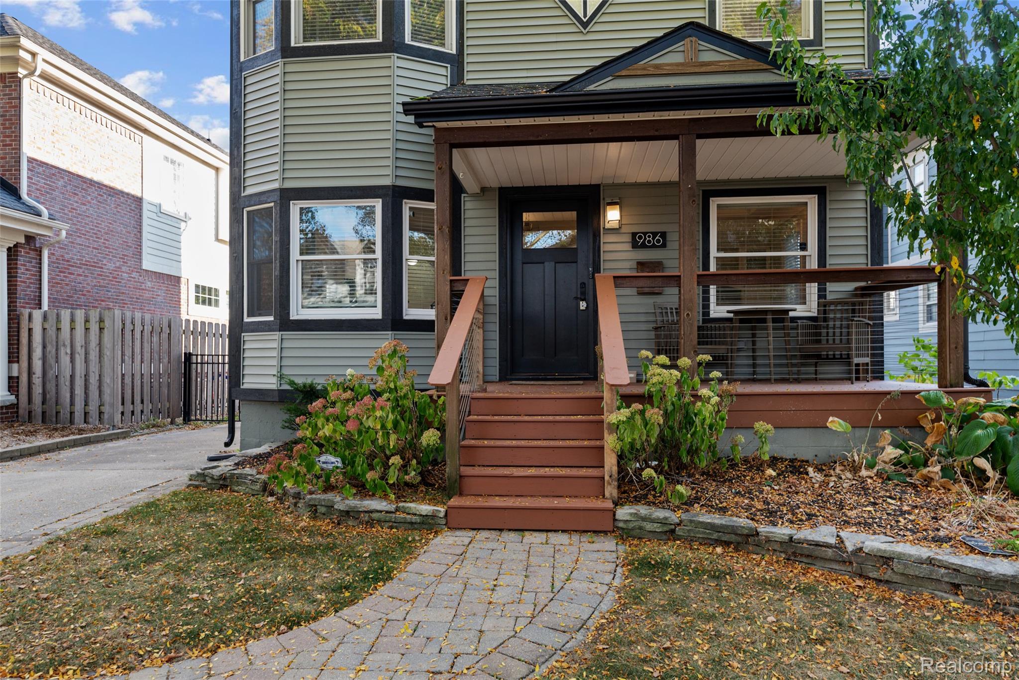986 Smith Avenue