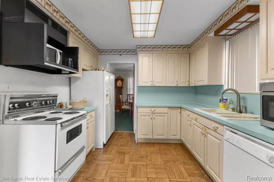 1883 Lochmoor Boulevard