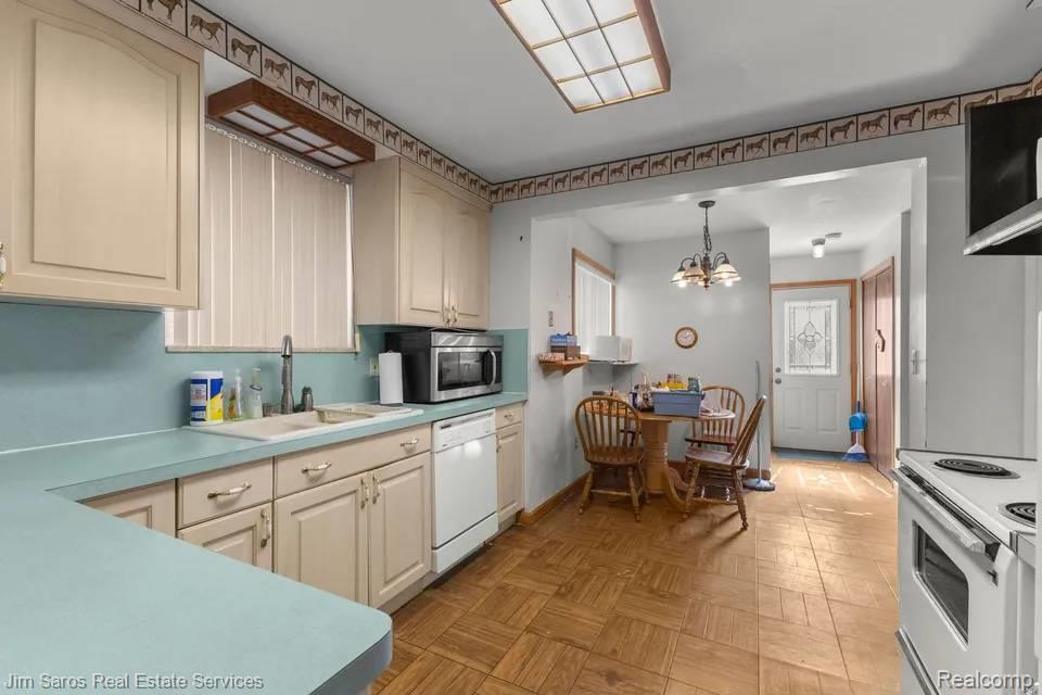 1883 Lochmoor Boulevard