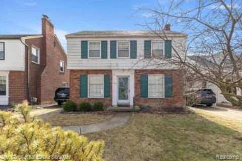 1883 Lochmoor Boulevard Grosse Pointe Woods City MI 48236