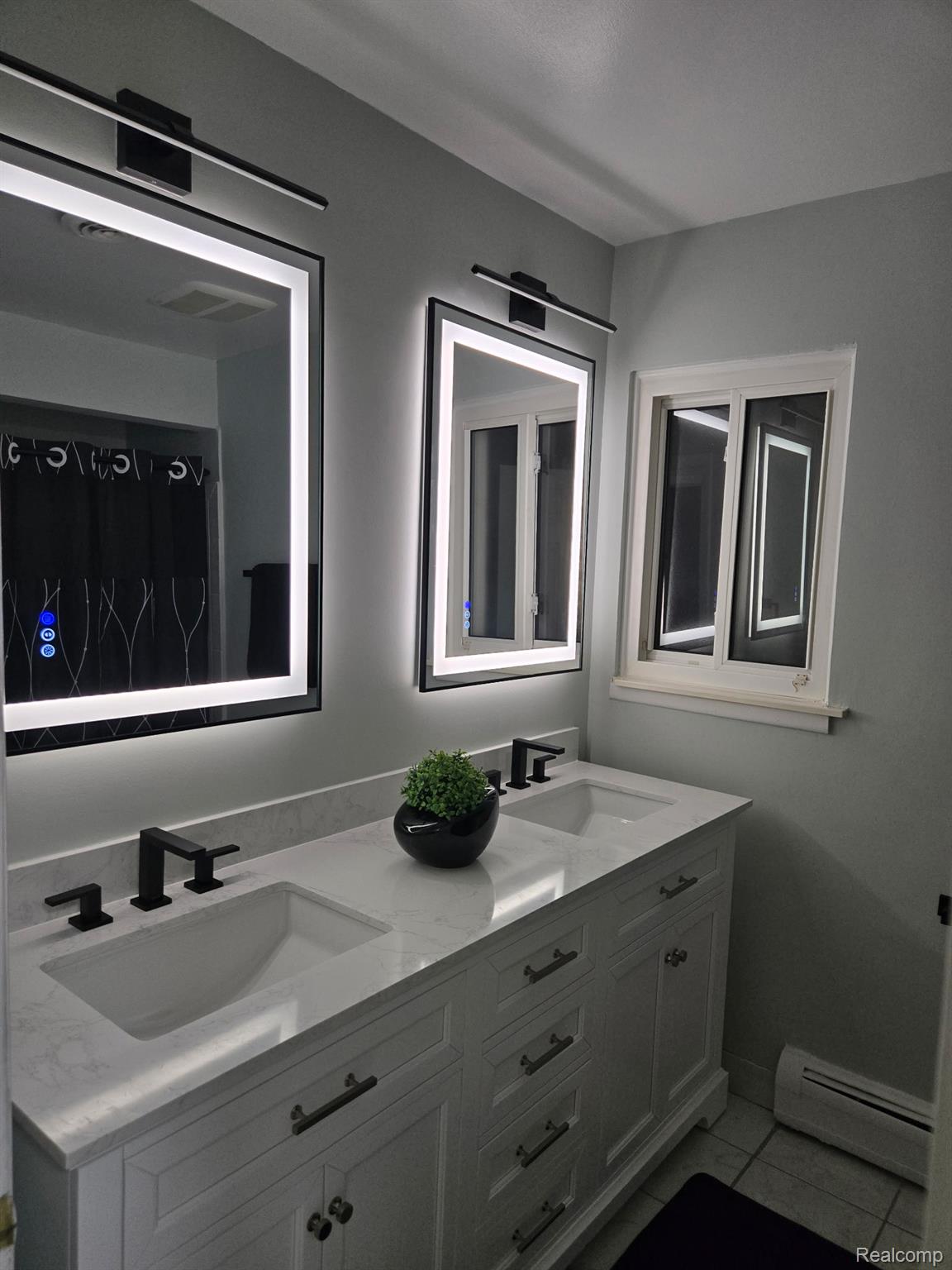 Southfield City, Michigan 48076, United States, 3 Bedrooms Bedrooms, ,2 BathroomsBathrooms,Residential,Active,195165