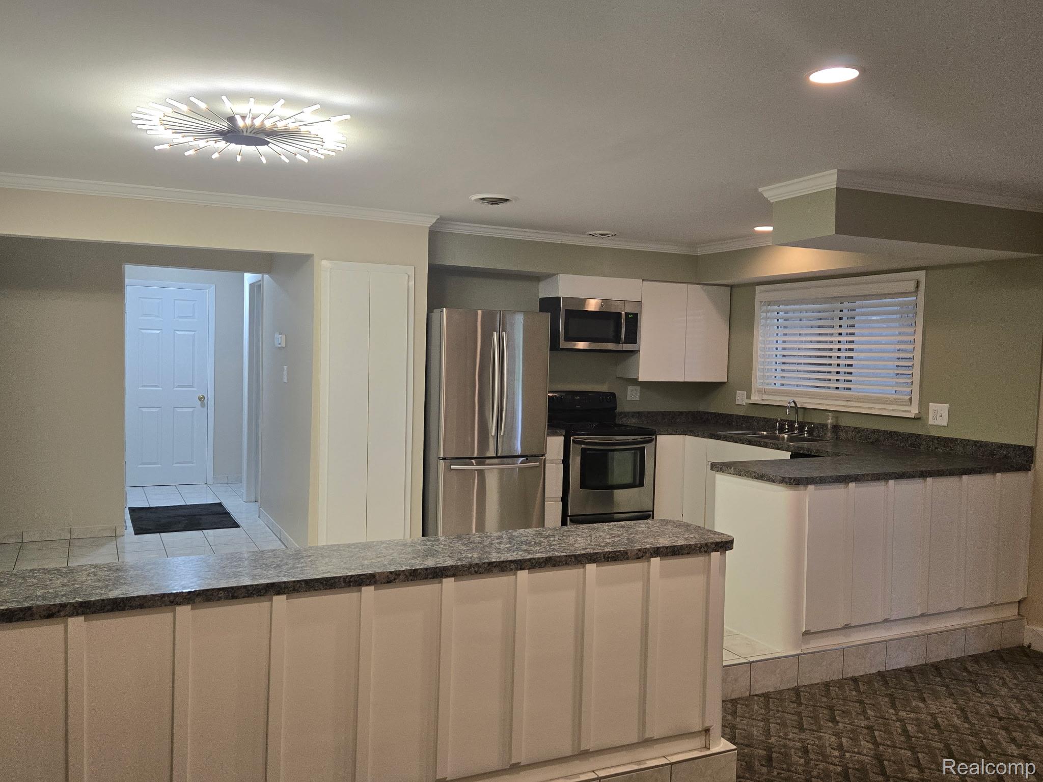 Southfield City, Michigan 48076, United States, 3 Bedrooms Bedrooms, ,2 BathroomsBathrooms,Residential,Active,195165