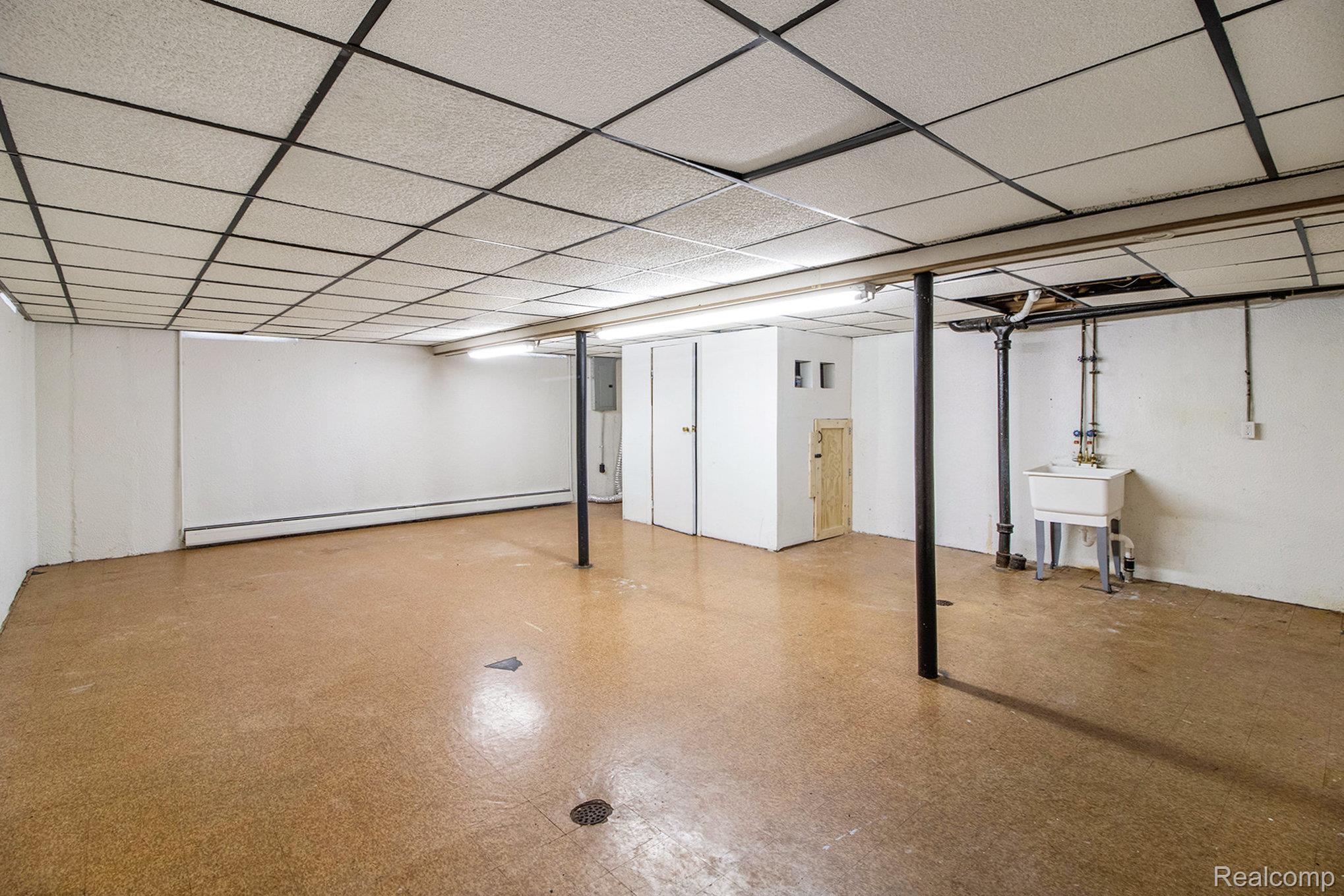 Southfield City, Michigan 48076, United States, 3 Bedrooms Bedrooms, ,2 BathroomsBathrooms,Residential,Active,195165