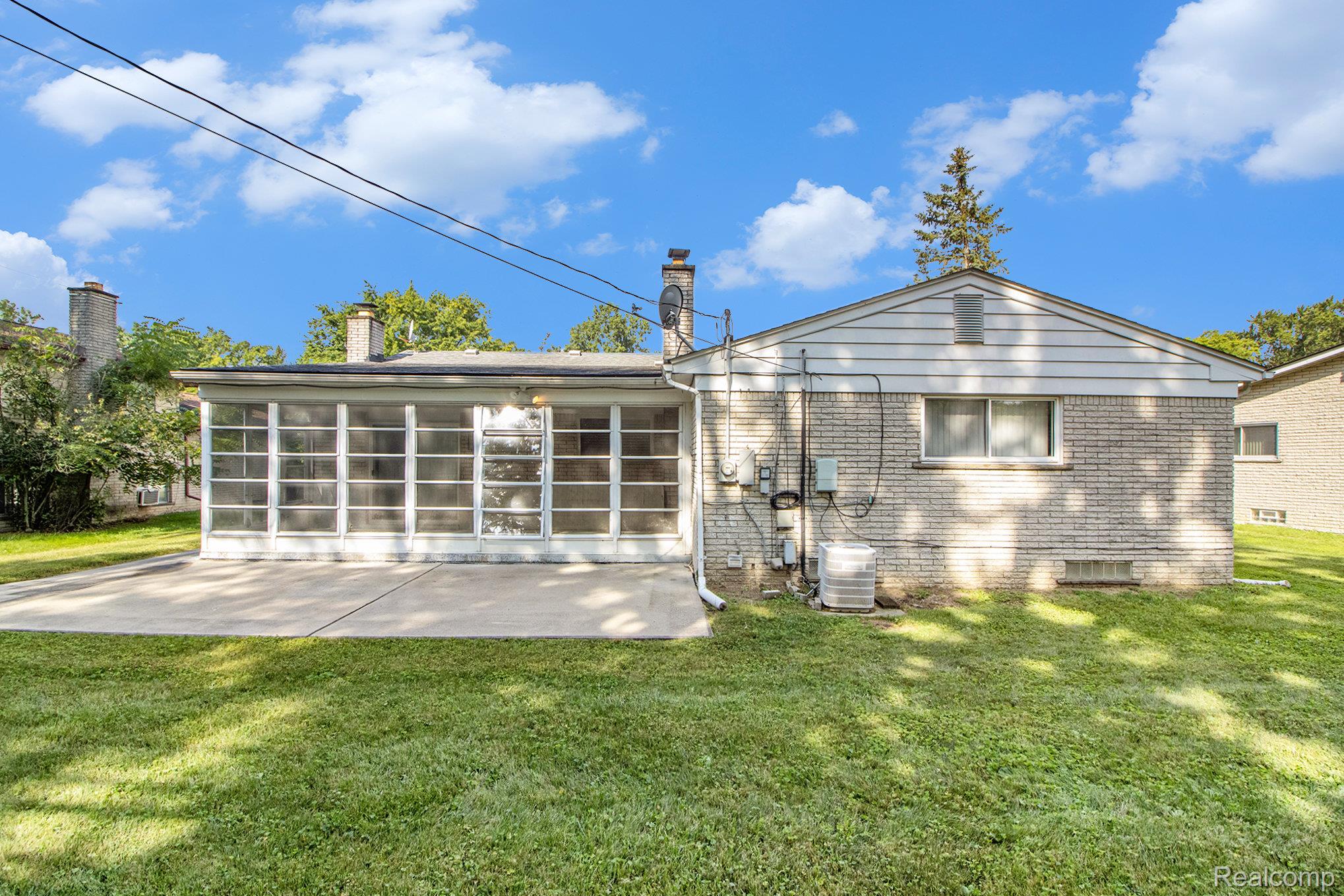 Southfield City, Michigan 48076, United States, 3 Bedrooms Bedrooms, ,2 BathroomsBathrooms,Residential,Active,195165