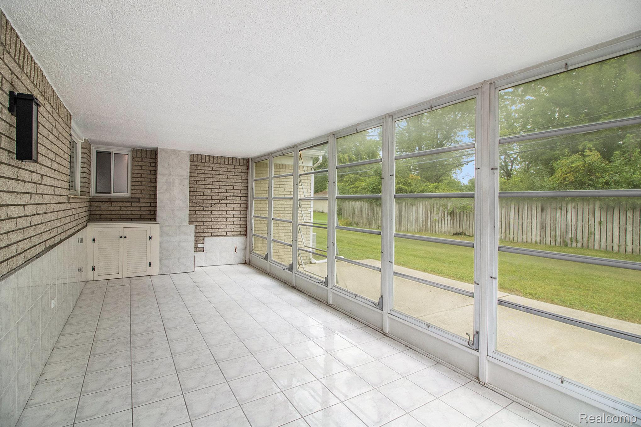 Southfield City, Michigan 48076, United States, 3 Bedrooms Bedrooms, ,2 BathroomsBathrooms,Residential,Active,195165