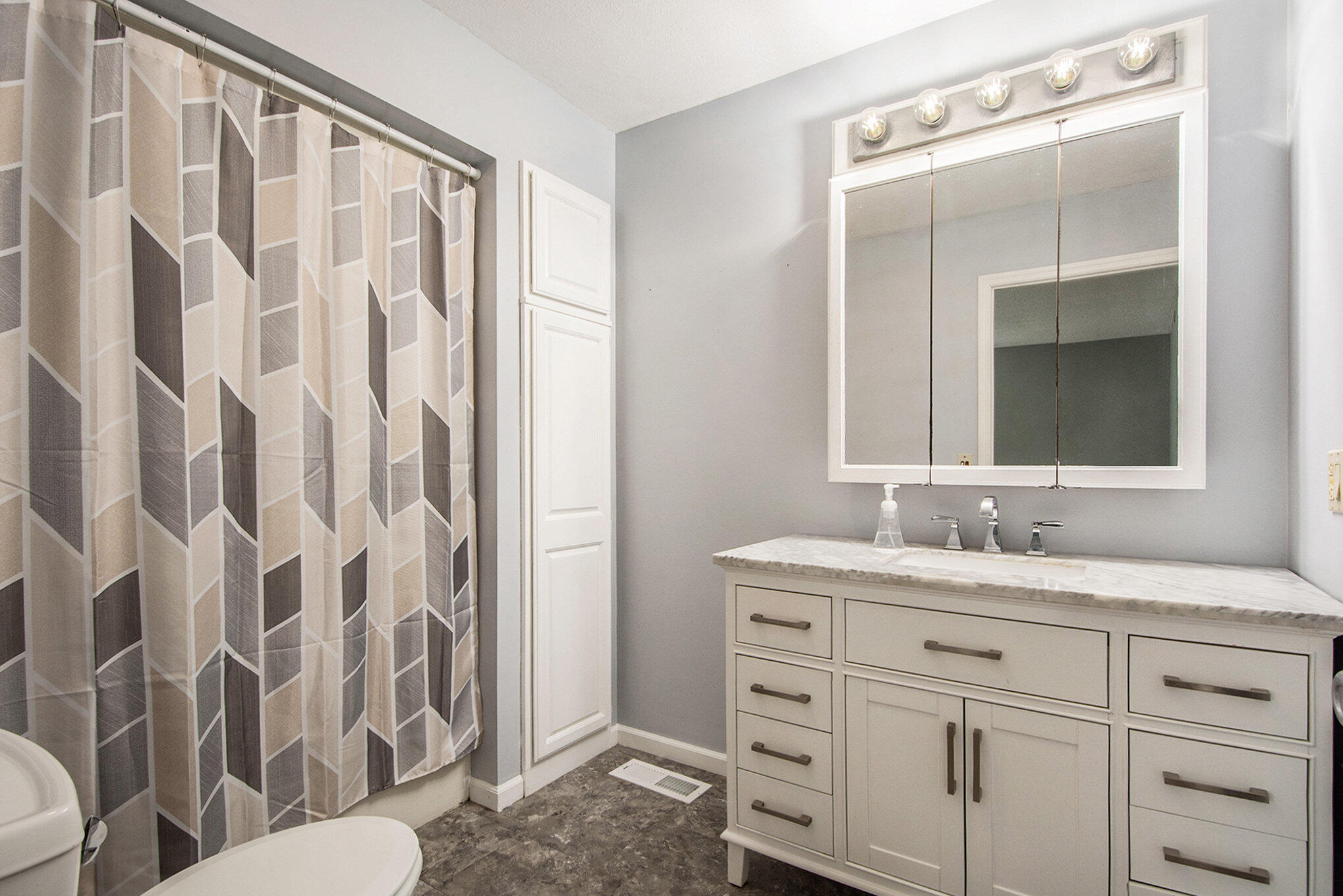 Addison Village, Michigan 49220, United States, 3 Bedrooms Bedrooms, ,1 BathroomBathrooms,Residential,Active,182474