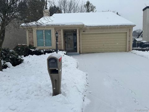 1634 Fielding Drive N Rochester Hills City MI 48307