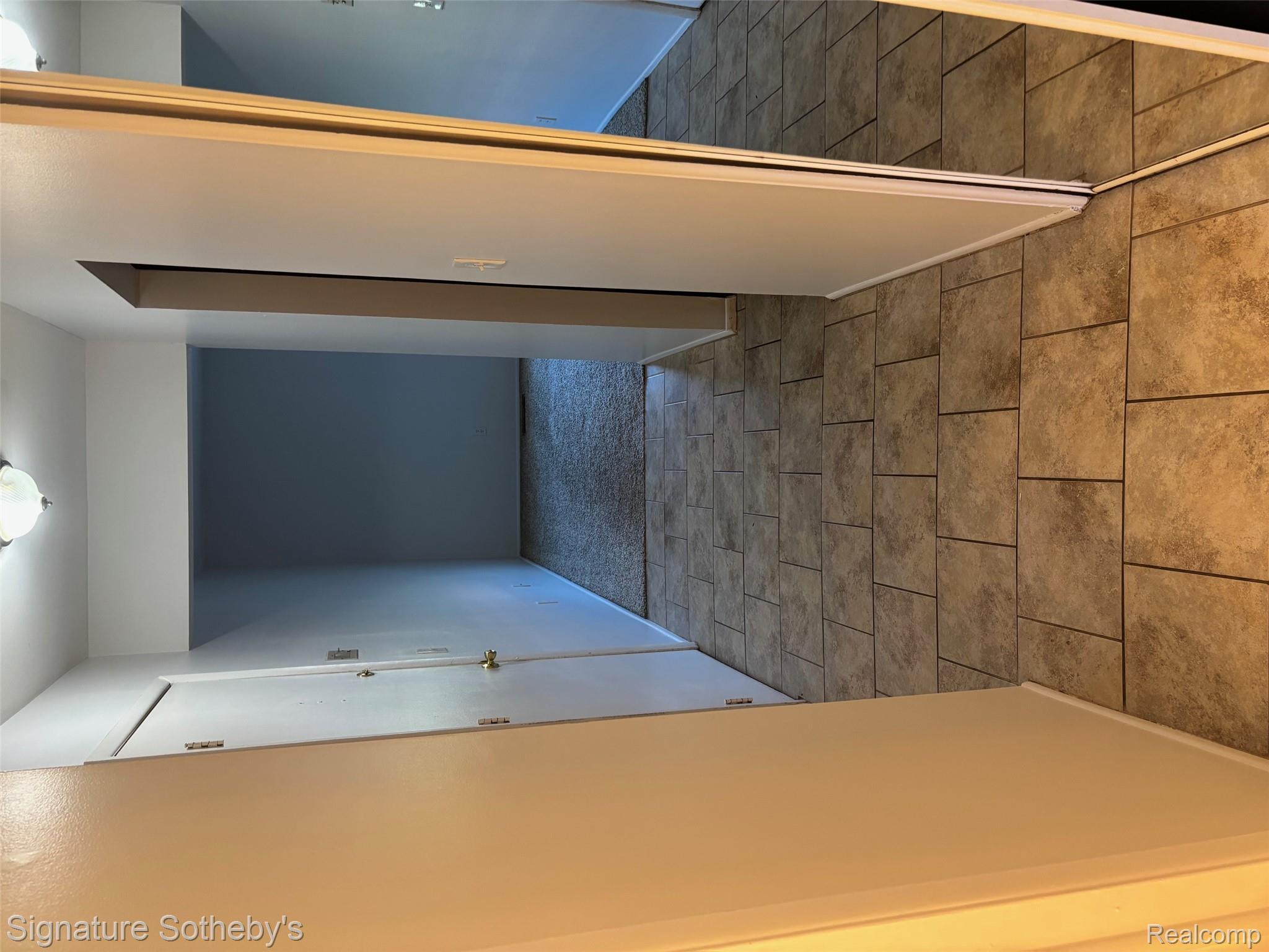 689 E Fox Hills Drive 65