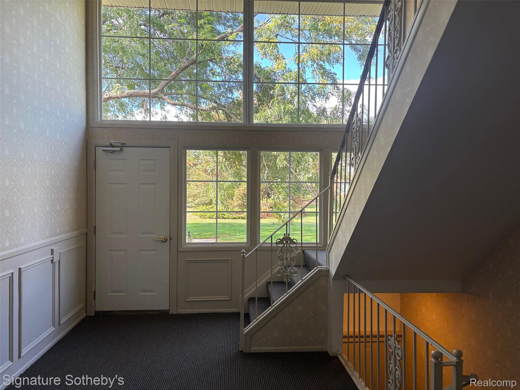 689 E Fox Hills Drive 65