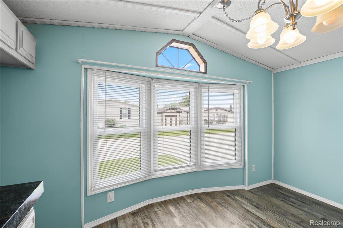 Shelby Charter Township, Michigan 48315, United States, 2 Bedrooms Bedrooms, ,1 BathroomBathrooms,Residential,Active,146900