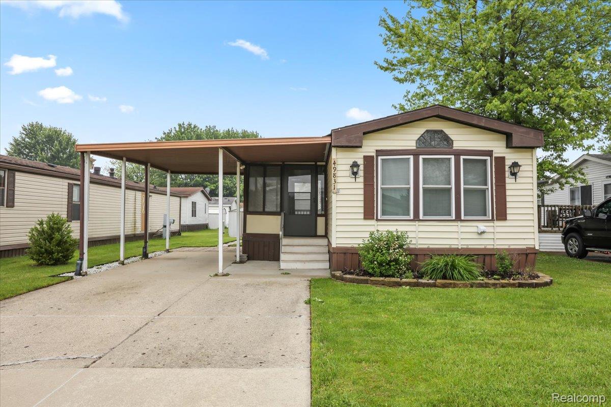 Shelby Charter Township, Michigan 48315, United States, 2 Bedrooms Bedrooms, ,1 BathroomBathrooms,Residential,Active,146900